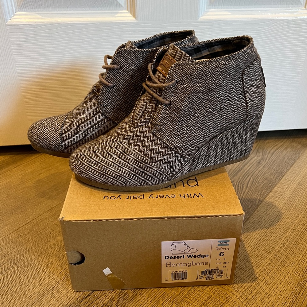 TOMS Desert Wedge (2.5") Herringbone - Size: 6 - Color: Brown Herringbone